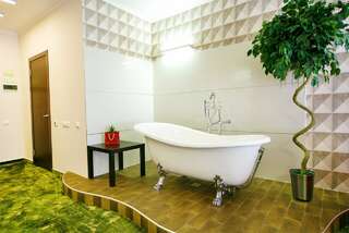 Гостиница Петровский Пассаж Воронеж ДЕЛЮКС С ОДНОЙ КРОВАТЬЮ (С БАЛКОНОМ)-9