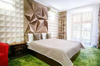 Гостиница Петровский Пассаж Воронеж ДЕЛЮКС С ОДНОЙ КРОВАТЬЮ (С БАЛКОНОМ)-1