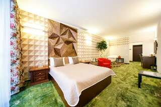 Гостиница Петровский Пассаж Воронеж ДЕЛЮКС С ОДНОЙ КРОВАТЬЮ (С БАЛКОНОМ)-3