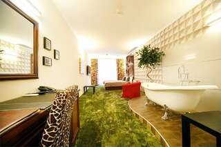 Гостиница Петровский Пассаж Воронеж ДЕЛЮКС С ОДНОЙ КРОВАТЬЮ (С БАЛКОНОМ)-7